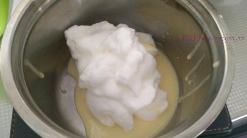 花樣巧克力蛋糕卷的做法