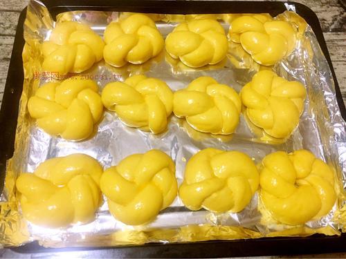 中種南瓜花環(huán)面包的做法