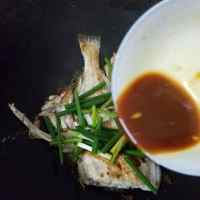 紅燒剝皮魚(yú)的做法步驟5