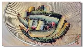 粉蒸泥鰍的做法步驟:2