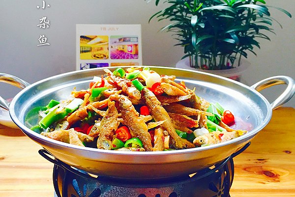 干鍋小雜魚的做法