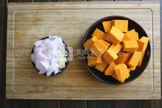 洋蔥南瓜燒秋葵的做法步驟:3