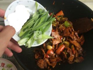 泡椒筍干回鍋肉的做法步驟：29