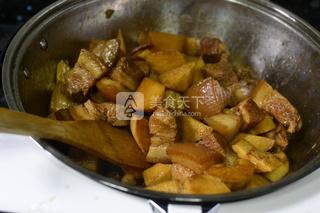 紅燒肉燒筍的做法步驟:12