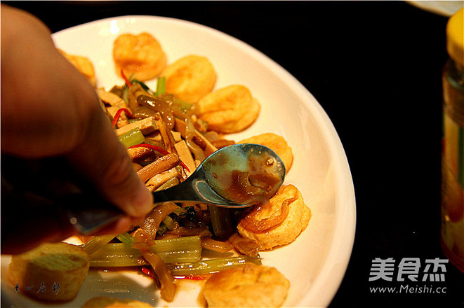 素心居靜香噴噴香干芹菜榨菜絲的做法