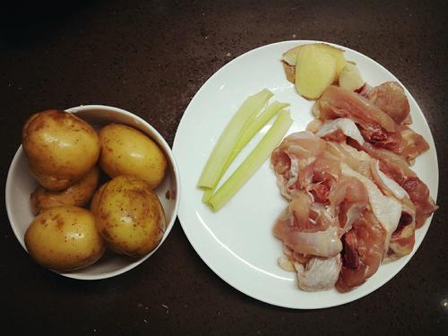 塔吉鍋版土豆?fàn)F雞腿的做法