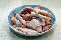 香菇土豆?fàn)F雞的做法步驟4