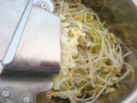 涼拌自發(fā)綠豆芽的做法步驟13