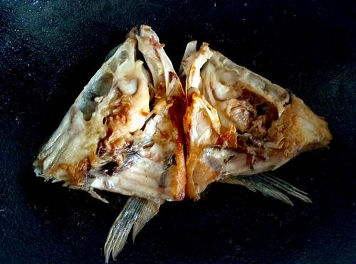 干鍋魚(yú)頭的做法