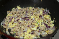 金槍魚營(yíng)養(yǎng)炒飯的做法步驟6