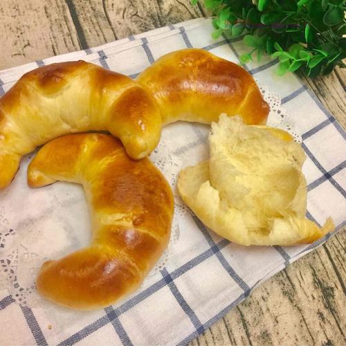 月牙面包(超級(jí)松軟拉絲)的做法