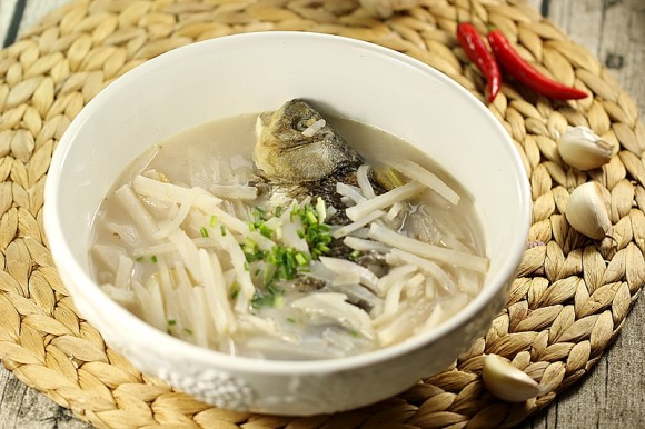 鯽魚(yú)蘿卜湯