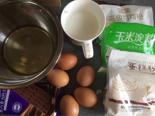 8寸可可戚風(fēng)蛋糕的做法