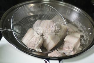 紅燒肉燒筍的做法步驟:6