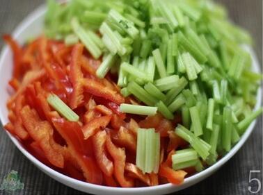 紅椒肉皮的做法步驟5