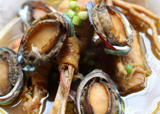 韓式初伏養(yǎng)生湯的做法 韓國(guó)人愛(ài)吃的鮑魚(yú)參雞湯