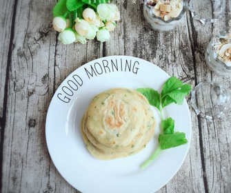 黑胡椒芹菜雞蛋餅的家常做法