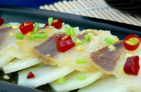 風(fēng)味獨(dú)特的臘肉蒸土豆 一學(xué)就會(huì)的美味家常菜