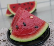 【西瓜果凍的做法】西瓜果凍的營養(yǎng)價值_西瓜果凍適合哪些人吃