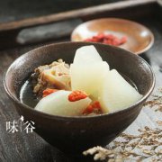 秋冬進補（白蘿卜牛尾湯）的做法
