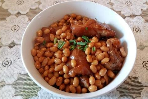 黃豆和它一起燜 美容補(bǔ)鈣防衰老 怎一個(gè)香字了得