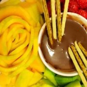 元?dú)鉂M(mǎn)滿(mǎn)水果餐的做法