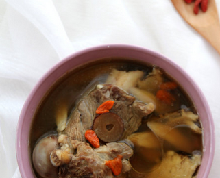 當(dāng)歸黃芪豬骨湯的家常做法