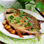 蒜燒金鯧魚的做法