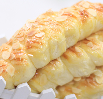 杏仁片辮子面包的家常做法