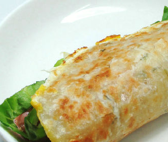 火腿腸雞蛋飛餅卷的家常做法