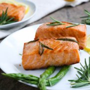 迷迭香煎三文魚的做法