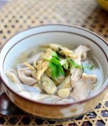 【豬肚雞是什么】豬肚雞的做法_