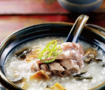 【咸豬骨粥的做法】咸豬骨粥的營(yíng)