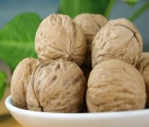 【核桃的功效與作用】核桃的營養(yǎng)價值_核桃的功效與副作用
