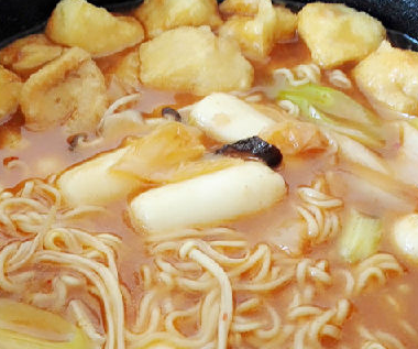 韓式部隊(duì)火鍋的家常做法