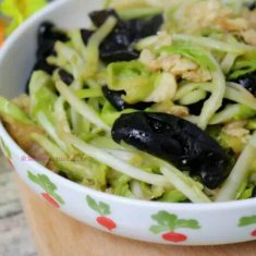 蒜黃雞蛋炒黑木耳的做法