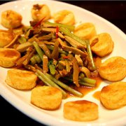 香干芹菜榨菜絲的做法