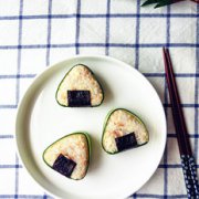 金槍魚(yú)豆腐飯團(tuán)的做法