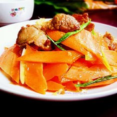 胡蘿卜炒臘肉的做法