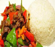 【青椒牛肉蓋澆飯】青椒牛肉蓋燒飯的做法_制作青椒牛肉蓋燒飯的技巧