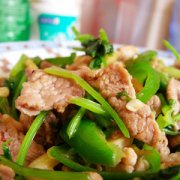 【青椒炒肉的做法】青椒炒肉的營養(yǎng)價值_如何選購青椒