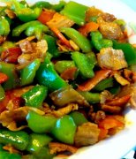 【青椒胡蘿卜炒肉】青椒胡蘿卜炒肉的做法_青椒胡蘿卜炒肉的美容價值