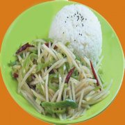 【青椒土豆絲蓋澆飯】青椒土豆絲蓋燒飯的營養(yǎng)價值_孕婦能不能吃青椒