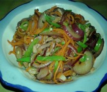 【洋蔥胡蘿卜炒肉】洋蔥胡蘿卜炒肉的做法_洋蔥胡蘿卜炒肉的營養(yǎng)價(jià)值