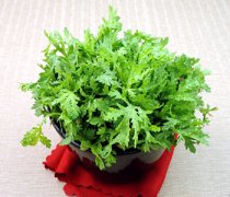 【茼蒿菜】茼蒿菜的營養(yǎng)價值_茼蒿菜的功效