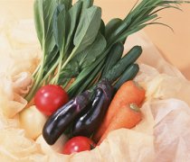 【胡蘿卜和紅蘿卜的區(qū)別】胡蘿卜和紅蘿卜的營(yíng)養(yǎng)價(jià)值_胡蘿卜和紅蘿卜