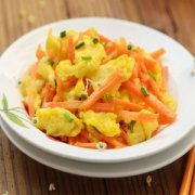 【胡蘿卜炒雞蛋】胡蘿卜炒雞蛋的做法_洋蔥胡蘿卜炒雞蛋