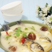 【鯽魚燉豆腐】鯽魚燉豆腐的家常做法_鯽魚燉豆腐的營(yíng)養(yǎng)價(jià)值