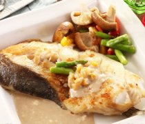 【銀鱈魚和鱈魚的區(qū)別】香煎銀鱈魚的做法_真鱈魚和銀鱈魚的區(qū)別