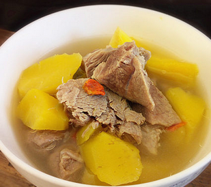 清湯羊肉燉黃蘿卜的家常做法
